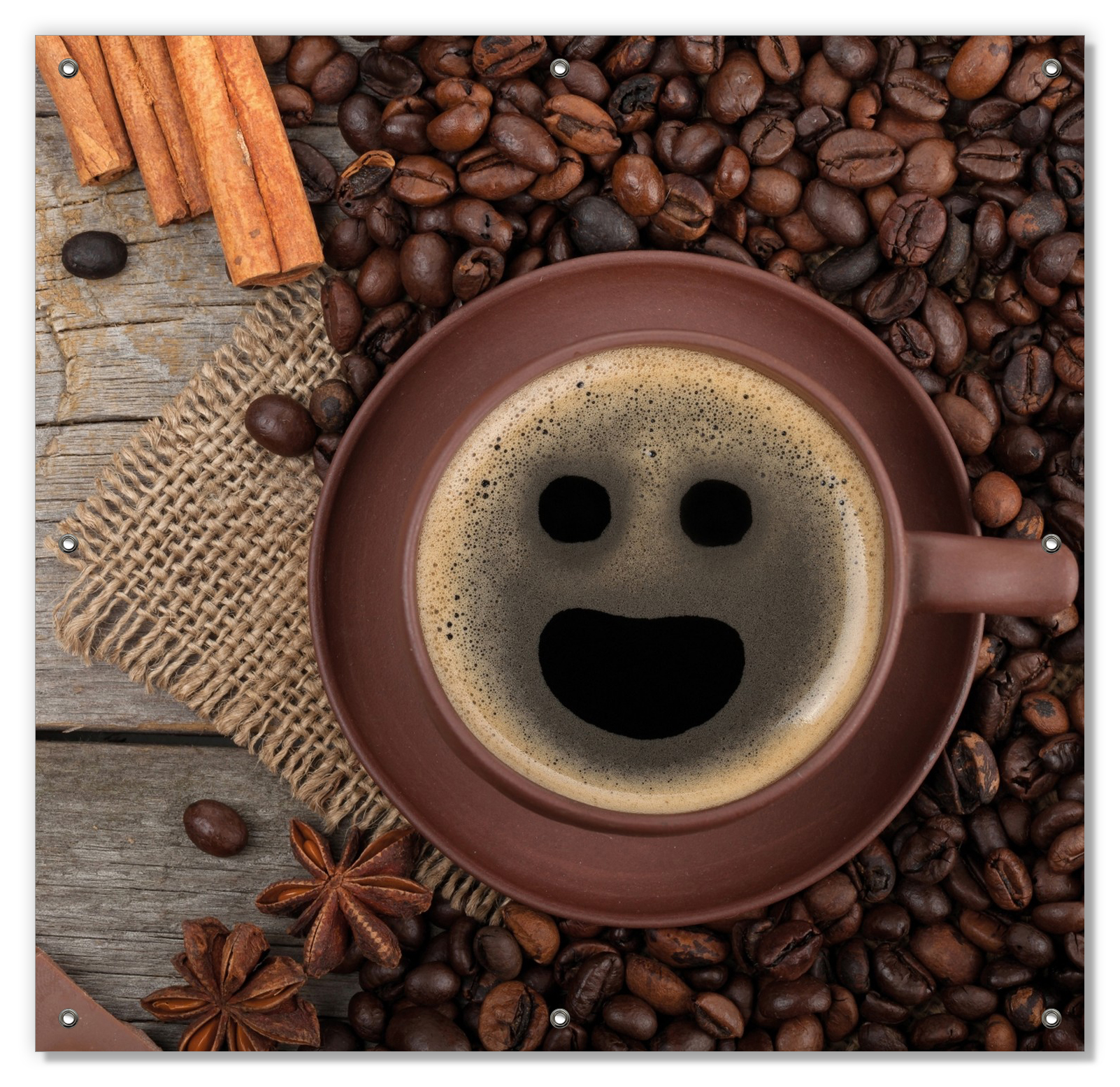 Lichtschutzbild Lustige Kaffeetasse mit einem Lächeln - Kaffeebohnen und Zimt