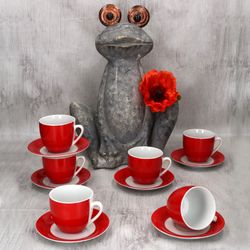 03-MamboCat-Variant-Kaffeetassen-mit-Untertasse-Rot-Ambientebild.jpg 03-MamboCat-Variant-Kaffeetassen-mit-Untertasse-Rot-Ambientebild.jpg