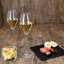 05-851717-Royal-Leerdam-Doyenne-Champagne-Glaeser-20cl-Ambiente-Holz.jpg 6er Set Doyenne Sektgläser 20 cl - 851717_Bild_5