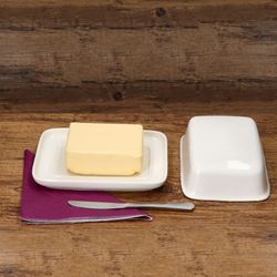 02-24302136-HIT-Butterdose-Baerbel-weiss-Porzellan-Moodpicture-01.jpg Bärbel Butterdose mit Deckel weiß aus Porzellan – 24302136_Bild_3