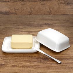04-24302136-HIT-Butterdose-Baerbel-weiss-Porzellan-Moodpicture-02.jpg Bärbel Butterdose mit Deckel weiß aus Porzellan – 24302136_Bild_6