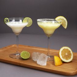 03-016109-Royal-Leerdam-Margarita-Glaeser-30cl-Ambientebild-Dunkel-Holz.jpg 4er Set MARGARITA Gläser 30cl - 016109_Bild_3