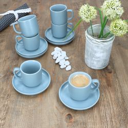 03-414141-414158-Ritzenhoff-und-Breker-Jasper-Graublau-Espressotasse-Untertasse-Ambientebild.jpg 6er Set Jasper Graublau Espressotassen mit Untertassen aus Steingut - 6x 414141 & 6x 414158_Bild_3