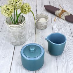 03-414424-414417-Ritzenhoff-und-Breker-Jasper-Ozeanblau-Zuckerdose-Milchkaennchen-Ambientebild.jpg 2tlg Set Jasper Ozeanblau Milchkännchen & Zuckerdose aus Steingut - 1x 414424 & 1x 414417_Bild_3