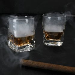 03-11107321S-Borgonovo-Frosty-Whisky-Tumbler-Glaeser-330ml-Ambientebild-Whisky-Zigarre.jpg 12er Set FROSTY Whisky Gläser - 11107321S_Bild_3