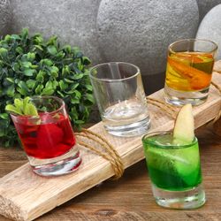 03-11006520S-Borgonovo-Pisa-Schnapsglaeser-50cl-Ambientebild-Schnaps-01.jpg 12er Set PISA schräge Schnapsgläser aus Glas - 11006520S_Bild_7