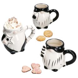 01-23105387-HIT-Wichtel-schwarz-weiss-Becher-3er-Ambientebild.jpg 3er Set Wichtel Kaffeebecher schwarz-weiß verschiedene Dekor – 23105387_Bild_1