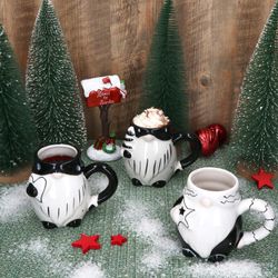 03-23105387-HIT-Wichtel-schwarz-weiss-Becher-Ambientebild-01.jpg 3er Set Wichtel Kaffeebecher schwarz-weiß verschiedene Dekor – 23105387_Bild_3