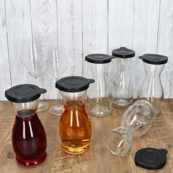 03-13172818S-Mia-Misura-Karaffe-0-5L-schwarzer-Kunststoffdeckel-Ambientebild-6er-02.jpg 5 Liter geeicht aus Glas mit schwarzem Kunststoff-Deckel - 13172818S_Bild_3