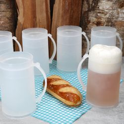 05-47320-Arte-Regal-ToGo-Bierkruege-Kunststoff-mit-Fluessigkeit-Ambientebild-02.jpg 6er Set ToGo Bierkrug aus Kunststoff mit Kühlflüssigkeit - 47320_Bild_5