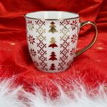 03-23105124-HIT-Becher-mit-Goldrand-TANNE-Ambientebild-01.jpg
