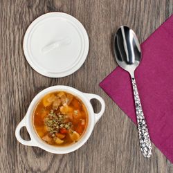 03-24301080-HIT-Creme-Mini-Cocotte-Kasserolle-Weiss-Ambientebild-Suppe-01.jpg 03-24301080-HIT-Creme-Mini-Cocotte-Kasserolle-Weiss-Ambientebild-Suppe-01.jpg