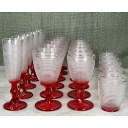 03-Arte-Regal-Rubin-Rot-alle-Glaeser-24er-Ambientebild.jpg 03-Arte-Regal-Rubin-Rot-alle-Glaeser-24er-Ambientebild.jpg