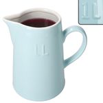 01-24320178-HIT-Emilia-Krug-1L-Hellblau-Startbild-mit-Deko.jpg