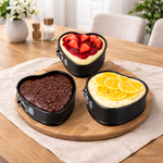 Herzfoermige-Mini-Kuchen-auf-Holzbrett--1-.png
