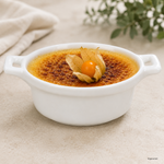 03-798000090-Koopman-STABIL-Mini-Auflaufform-mit-Henkel-rund-weiss-Ambientebild-Creme-Brulee-KI.png