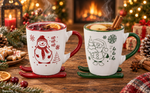 23020125-HIT-HoHoHoHo-Kaffeebecher-auf-Skiern-Gruen-Rot-Banner-A--KI.png