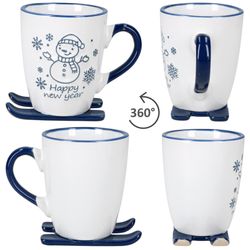 04-23020125-HIT-Happy-New-Year-Kaffeebecher-auf-Skiern-Blau-360-Grad-Ansicht.jpg 04-23020125-HIT-Happy-New-Year-Kaffeebecher-auf-Skiern-Blau-360-Grad-Ansicht.jpg