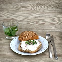 03-1018960-Boltze-Brotzeit-Bratzeit-Teller-Berta-Einzeln-Moodpicture.jpg 6er Set Frühstücksteller Berta 19cm rot Brotzeit - 1018960_Bild_3