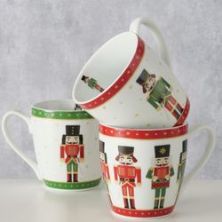 02-2024703-Boltze-Jumbobecher-Andrew-3tlg-Set-Moodpicture.jpg B. 3tlg Set Jumbobecher Andrew mit Nußknacker-Motiv 350 ml - 2024703_Bild_2