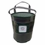 Vielseitiger und langlebiger Sack aus grünem oder grauen einseitig beschichtetem PVC-Gwebe. Vielseitiger Gartensack & Aufbewahrungssack aus einseitig beschichtetem PVC als perfekte Wahl für alle, die eine praktische Lösung suchen. Mit einer durchdachten Schlaufenanordnung und robustem Design ist er bestens auch für schwere Lasten geeignet.