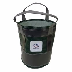 Vielseitiger und langlebiger Sack aus grünem oder grauen einseitig beschichtetem PVC-Gwebe. Vielseitiger Gartensack & Aufbewahrungssack aus einseitig beschichtetem PVC als perfekte Wahl für alle, die eine praktische Lösung suchen. Mit einer durchdachten Schlaufenanordnung und robustem Design ist er bestens auch für schwere Lasten geeignet.