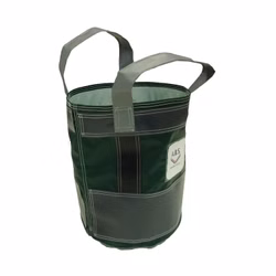 Vielseitiger und langlebiger Sack aus grünem oder grauen einseitig beschichtetem PVC-Gwebe. Vielseitiger Gartensack & Aufbewahrungssack aus einseitig beschichtetem PVC als perfekte Wahl für alle, die eine praktische Lösung suchen. Mit einer durchdachten Schlaufenanordnung und robustem Design ist er bestens auch für schwere Lasten geeignet.