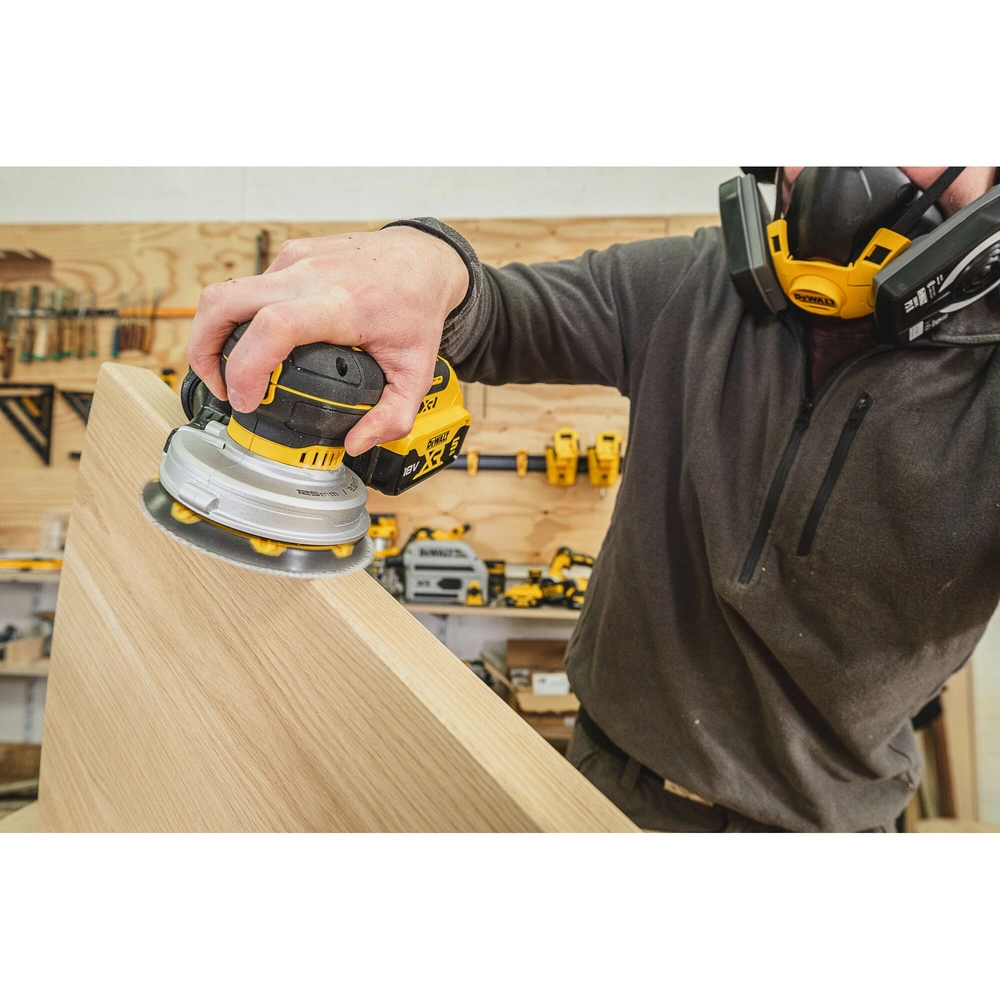 DEWALT DCW211NT-XJ Anwendung 2