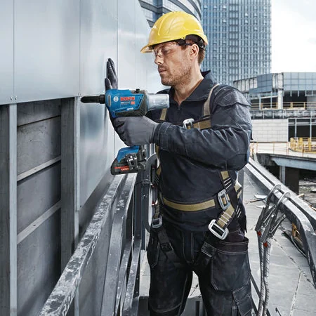 Bosch GRG 18V-16 im Einsatz