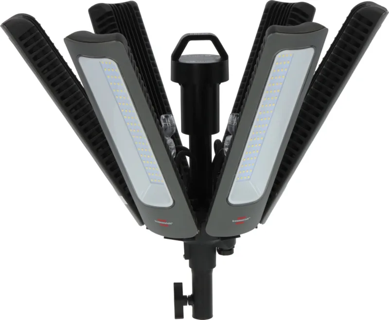 Brennenstuhl Professional 360° LED Strahler R42050 BT mit sechs aufgeklappten Leuchtflügeln