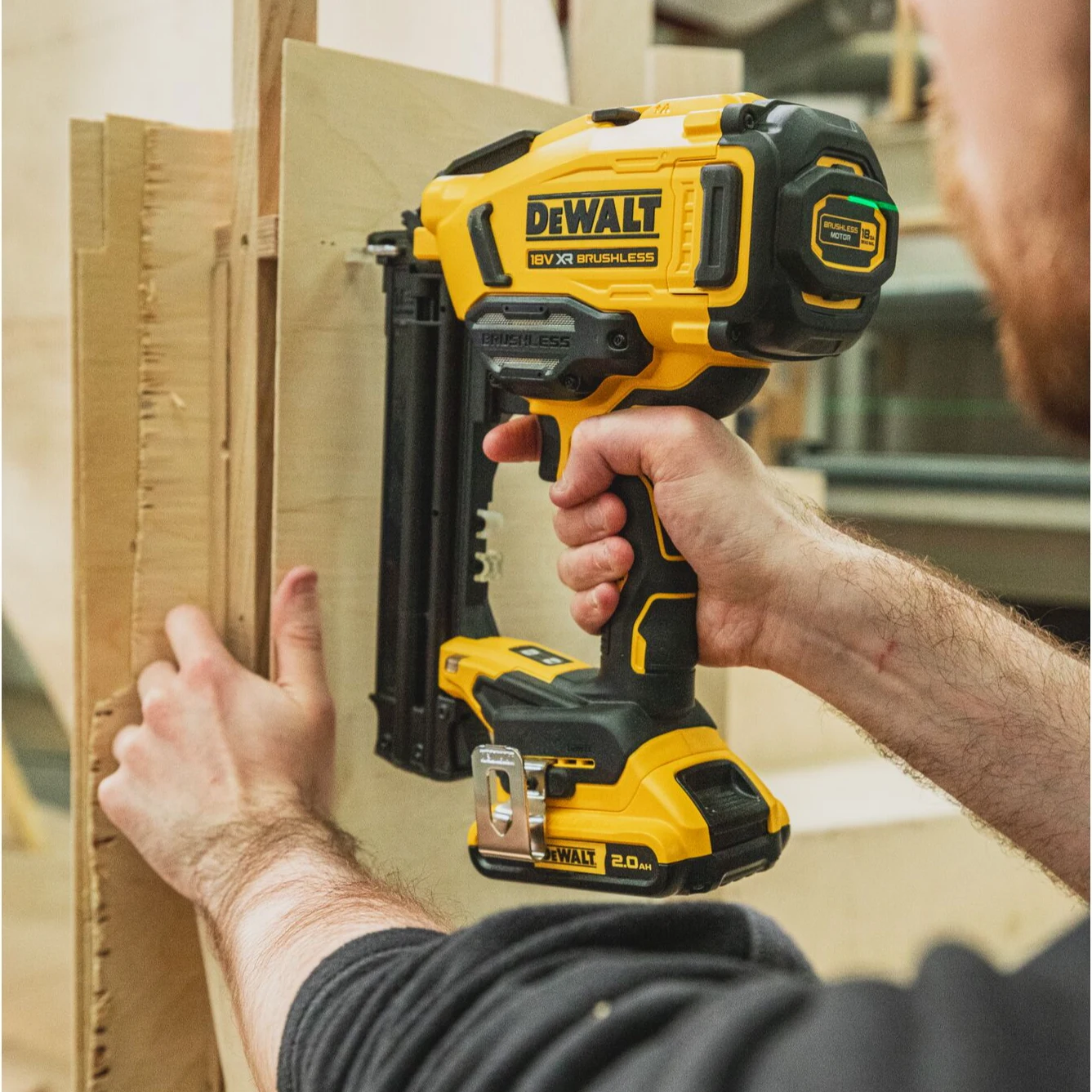 DEWALT DCN210SNT-XJ Anwendung 2