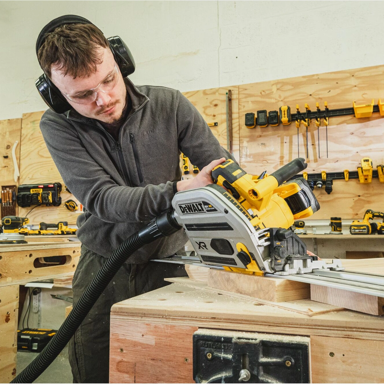 DEWALT DCS525NT-XJ Anwendung 1