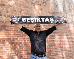 Schal-BJK-Punkten.jpg Schal-BJK-Punkten.jpg