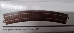 Maerklin-H0-24230-gebogenes-C-Gleis-Radius-437-5-MM-30-GR--13589.jpg Maerklin-H0-24230-gebogenes-C-Gleis-Radius-437-5-MM-30-GR--13589.jpg