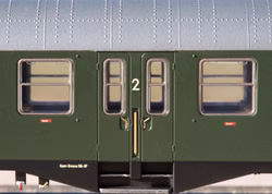 Trix--T23166-Eilzugwagen-B4ym-b--51-DB-48457.jpg Trix--T23166-Eilzugwagen-B4ym-b--51-DB-48457.jpg