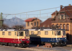 Maerklin-H0-37300-Doppelpack-E-Lok-Re-421-TEE-48964_1.jpg Maerklin-H0-37300-Doppelpack-E-Lok-Re-421-TEE-48964_1.jpg