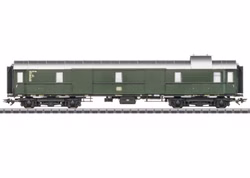 Maerklin-H0-42540-Schnellzug-Gepaeckwagen-Pw4uee--DB--IIIb-62559.jpg Maerklin-H0-42540-Schnellzug-Gepaeckwagen-Pw4uee--DB--IIIb-62559.jpg