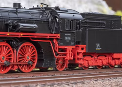 Maerklin-H0-38190-Dampflokomotive-Baureihe-19-0-Sachsenstolz-64093_10.jpg Maerklin-H0-38190-Dampflokomotive-Baureihe-19-0-Sachsenstolz-64093_10.jpg