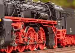 Maerklin-H0-38190-Dampflokomotive-Baureihe-19-0-Sachsenstolz-64093_5.jpg Maerklin-H0-38190-Dampflokomotive-Baureihe-19-0-Sachsenstolz-64093_5.jpg