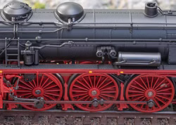 Maerklin-H0-38190-Dampflokomotive-Baureihe-19-0-Sachsenstolz-64093_7.jpg Maerklin-H0-38190-Dampflokomotive-Baureihe-19-0-Sachsenstolz-64093_7.jpg