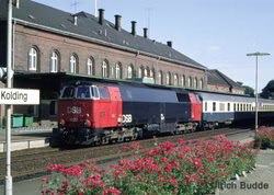 Maerklin-H0-38290-Diesellok-MZ-DSB-64126.jpg Maerklin-H0-38290-Diesellok-MZ-DSB-64126.jpg