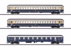 Trix-Insidermodell-23112-in-H0-Schnellverkehr-Set-IVA-DB-Drei-Schnellzugwagen--64394.jpg Trix-Insidermodell-23112-in-H0-Schnellverkehr-Set-IVA-DB-Drei-Schnellzugwagen--64394.jpg