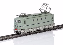Maerklin-H0-38111-Elektrolokomotive-Serie-1100-64403.jpg Maerklin-H0-38111-Elektrolokomotive-Serie-1100-64403.jpg