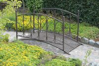 Gartenbrücke mit Geländer aus Metall