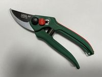 Bypass-Schere mit einstellbarem Öffnungswinkel, ca. 18,5 cm – Schwarz/Grün