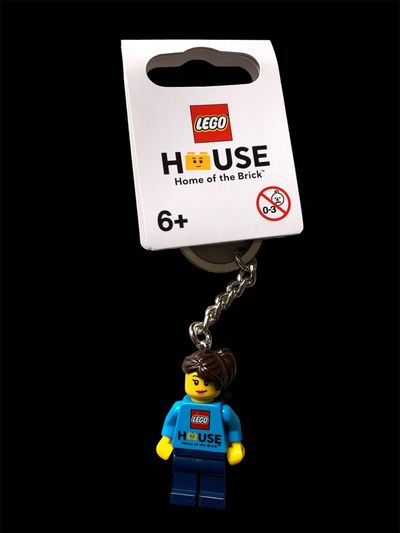 LEGO® House 854014 - LEGO® House Woman Key Chain / Schlüsselanhänger LEGO® House 854014 - LEGO® House Woman Key Chain / Schlüsselanhänger
