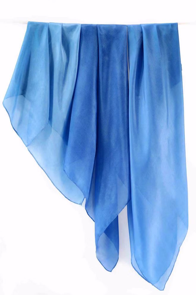 Pañuelo de seda azul oscuro Pañuelo de seda azul oscuro
