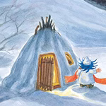 Ein Kind aus "Plupp im Winter" von Urachhaus steht in einer verschneiten Landschaft vor einer leuchtenden Holzhütte gekleidet in einen weißen Mantel eine Mütze und einen roten Schal.