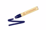 Stockmar STOCKMAR Wachsmalstifte Einzelstift in 32 Farben_31373 preußischblau Ein STOCKMAR Wachsmalstifte Einzelstift in blau von Stockmar auf weißem Hintergrund mit einem blauen Schnörkel neben der Spitze. preußischblau