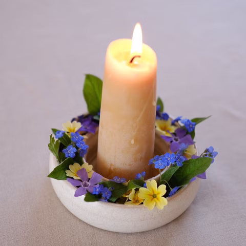 Flower ring with candle holder